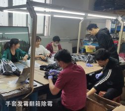 手套发霉翻箱除霉案例 手套发霉交付艾浩尔翻箱团队除霉防霉