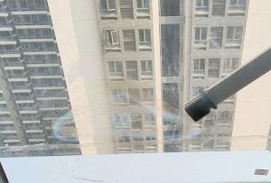 玻璃发霉返碱怎么处理
