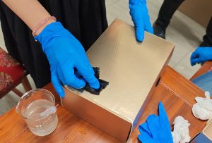 酒盒发霉翻箱除霉斑方案